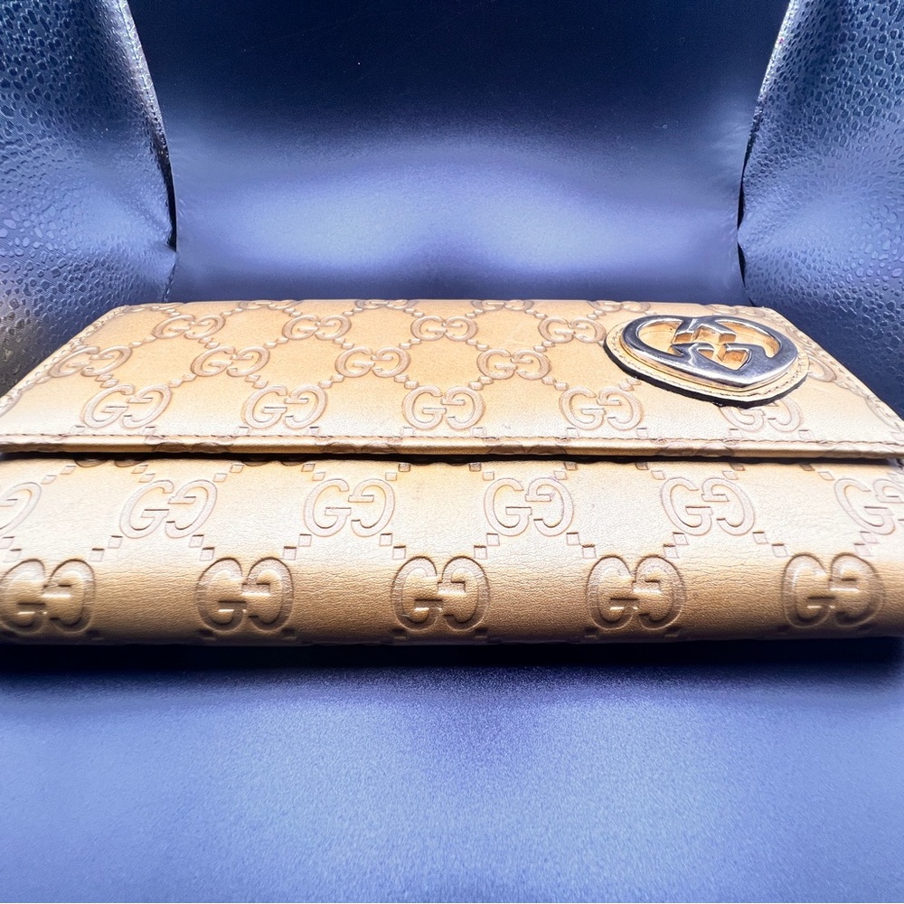 Gucci Wallet Gold with Black Interior
